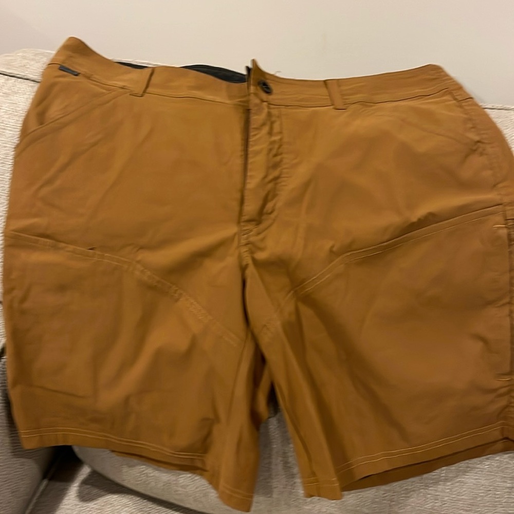 Kuhl dark mustard Men’s size 36 Shorts